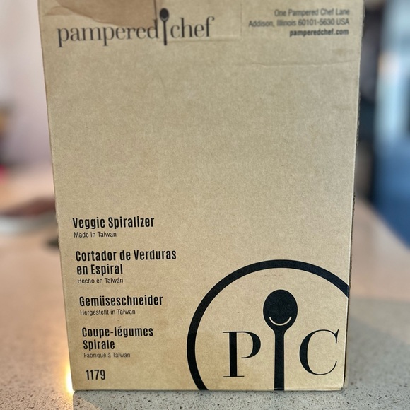 Pampered Chef Veggie Spiralizer - Picture 2 of 2